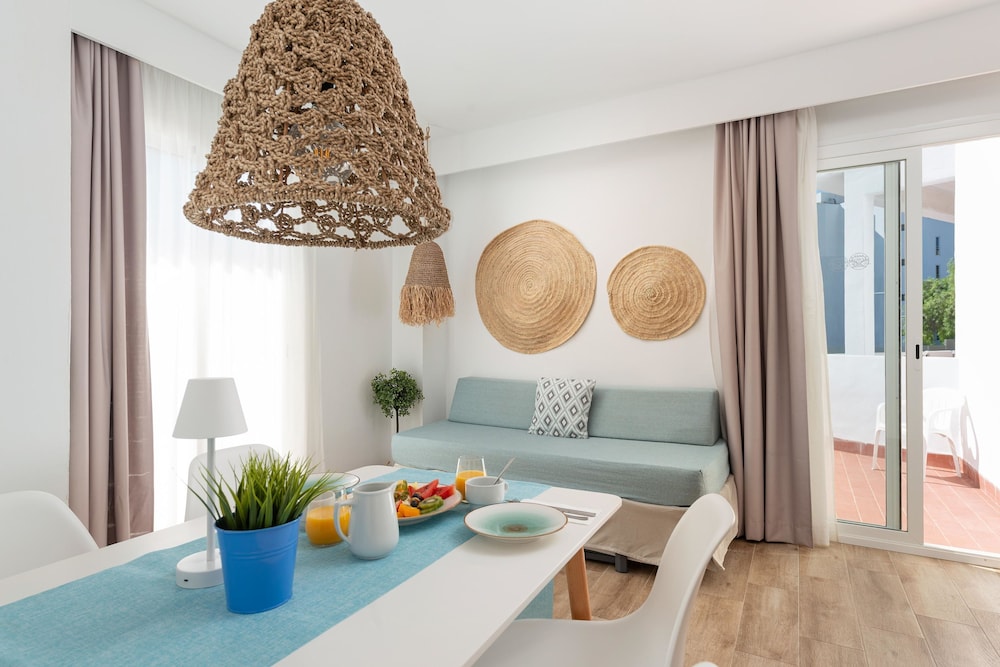 Villa Real Club Apartments — Hotel rooms in Andratx, Balearic Islands