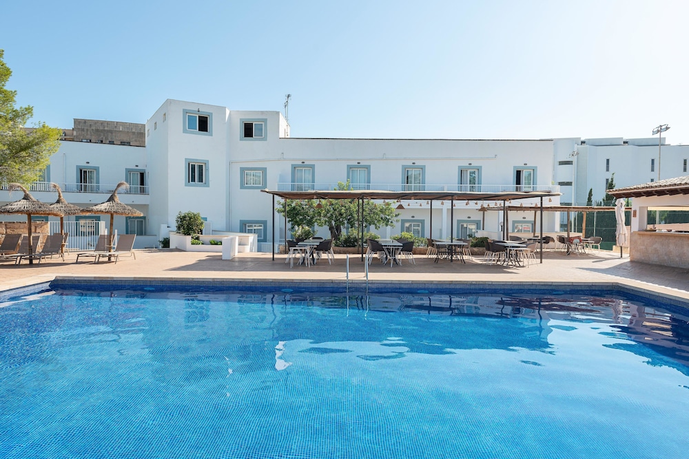 Villa Real Club Apartments — Swimming pool in Andratx, Balearic Islands