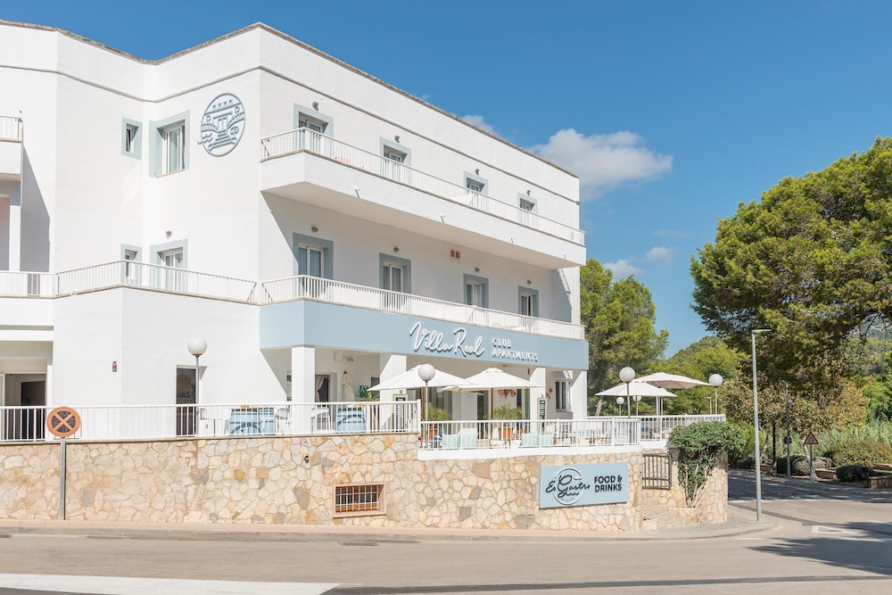 Villa Real Club Apartments — Hotel building in Andratx, Balearic Islands
