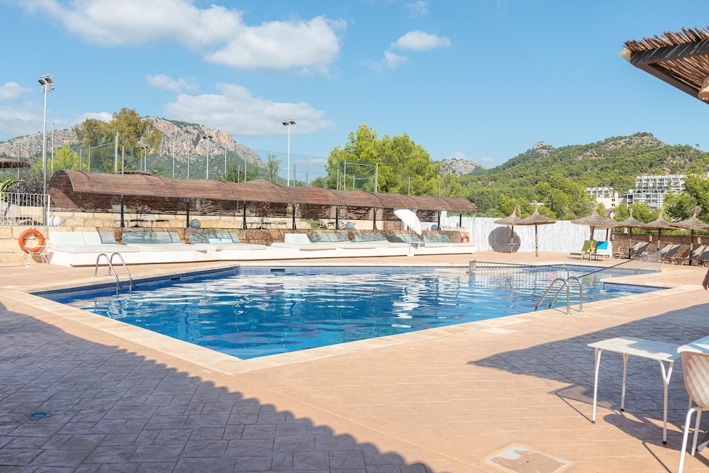 Villa Real Club Apartments — Swimming pool in Andratx, Balearic Islands