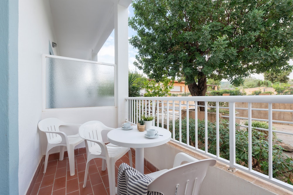 Villa Real Club Apartments — Hotel rooms in Andratx, Balearic Islands