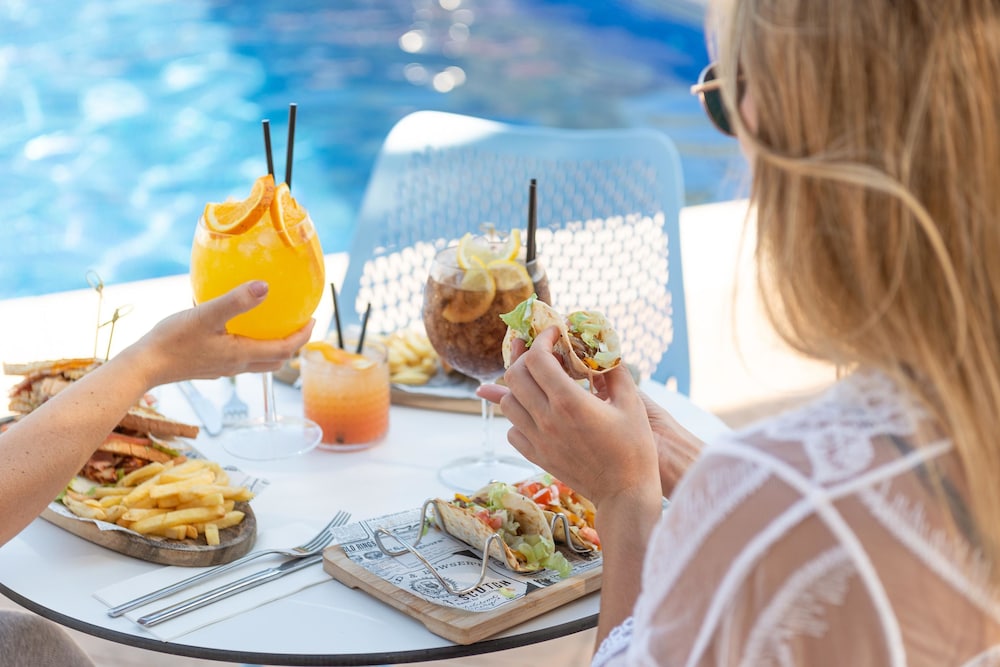 Villa Real Club Apartments — Restaurant & bars in Andratx, Balearic Islands