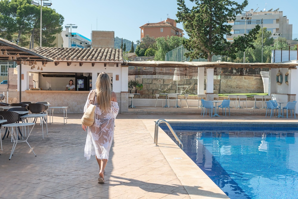 Villa Real Club Apartments — Swimming pool in Andratx, Balearic Islands