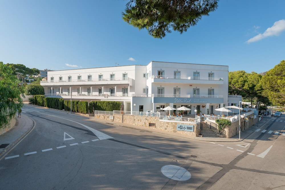 Villa Real Club Apartments — Hotel building in Andratx, Balearic Islands