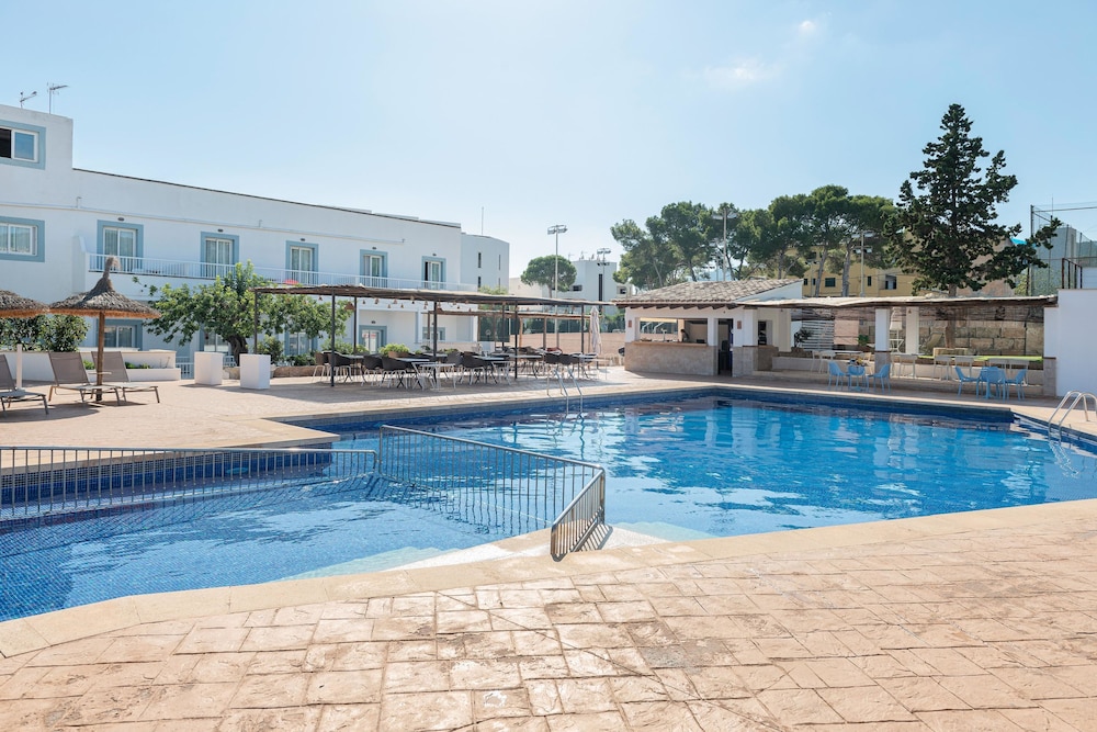 Villa Real Club Apartments — Swimming pool in Andratx, Balearic Islands