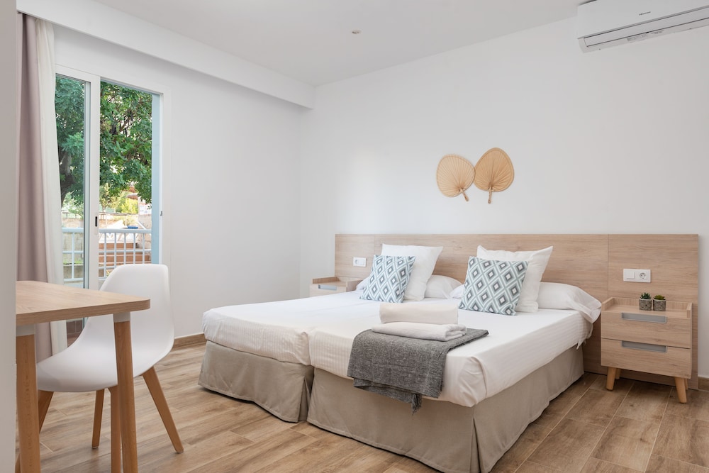 Villa Real Club Apartments — Hotel rooms in Andratx, Balearic Islands