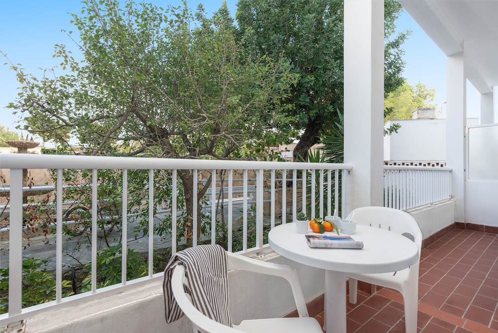 Villa Real Club Apartments — Hotel rooms in Andratx, Balearic Islands