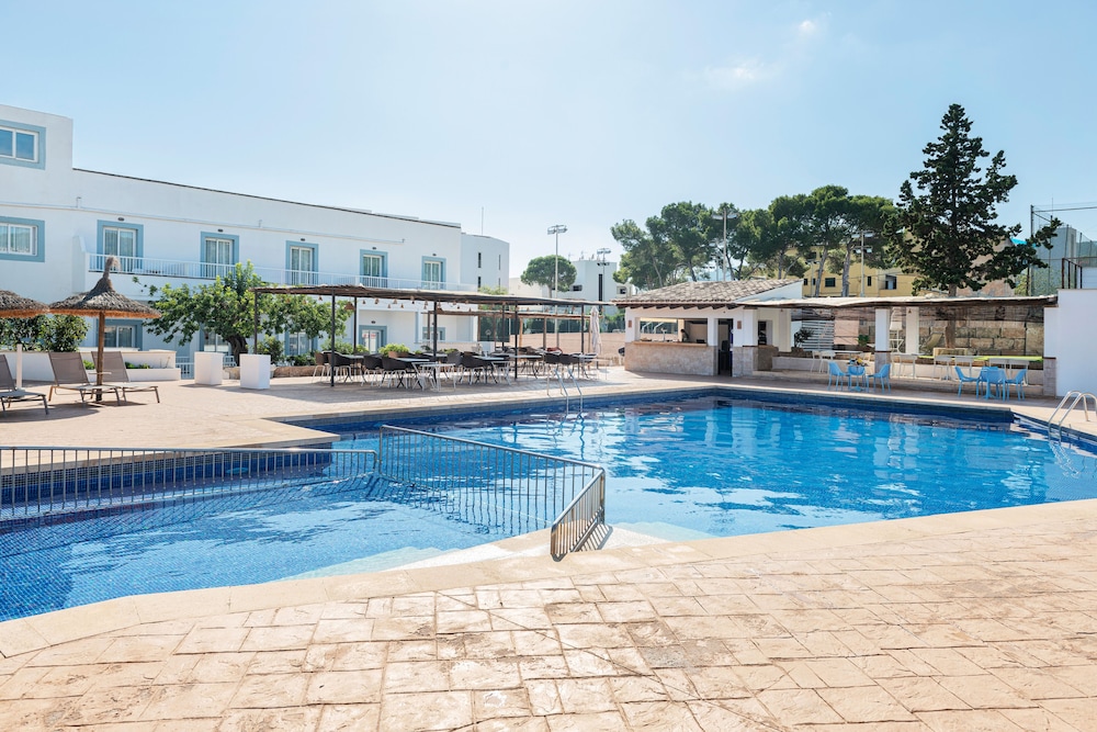 Villa Real Club Apartments — Main photo in Andratx, Balearic Islands