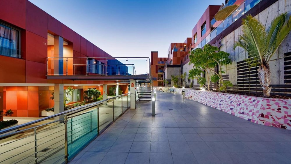 Las Villas de Amadores — Hotel building in Puerto Rico, Canary Islands