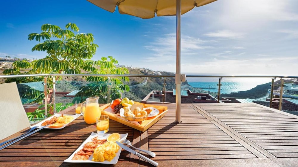 Las Villas de Amadores — Restaurant & bars in Puerto Rico, Canary Islands