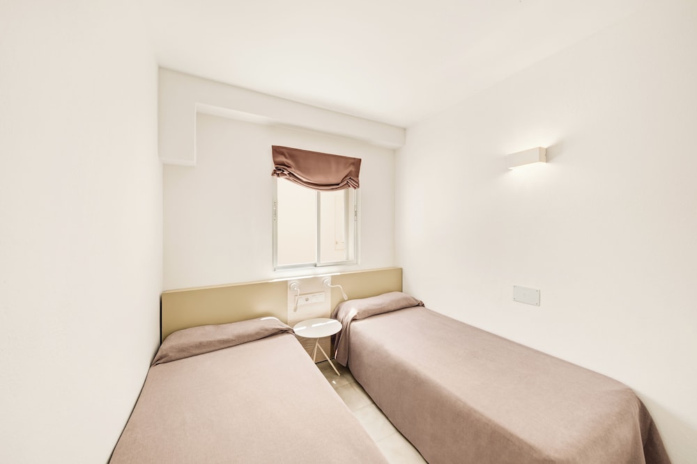 Vista Club Apartamentos — Hotel rooms in Santa Ponca, Balearic Islands