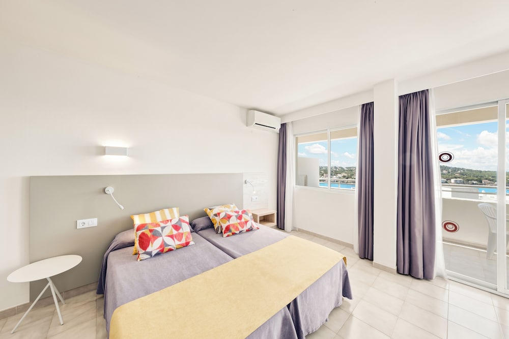 Vista Club Apartamentos — Hotel rooms in Santa Ponca, Balearic Islands