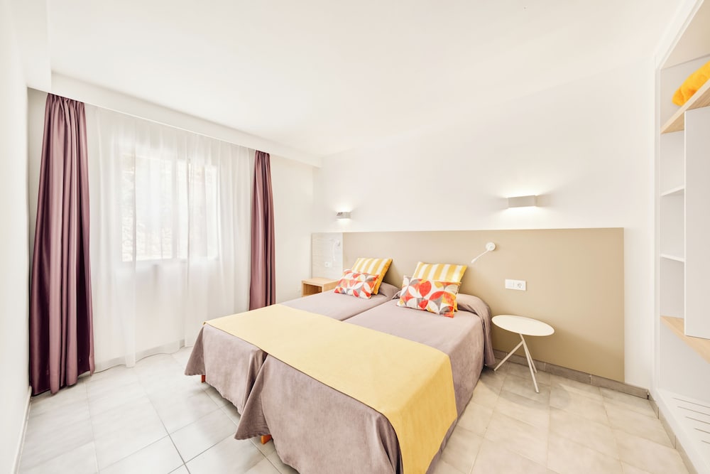 Vista Club Apartamentos — Hotel rooms in Santa Ponca, Balearic Islands