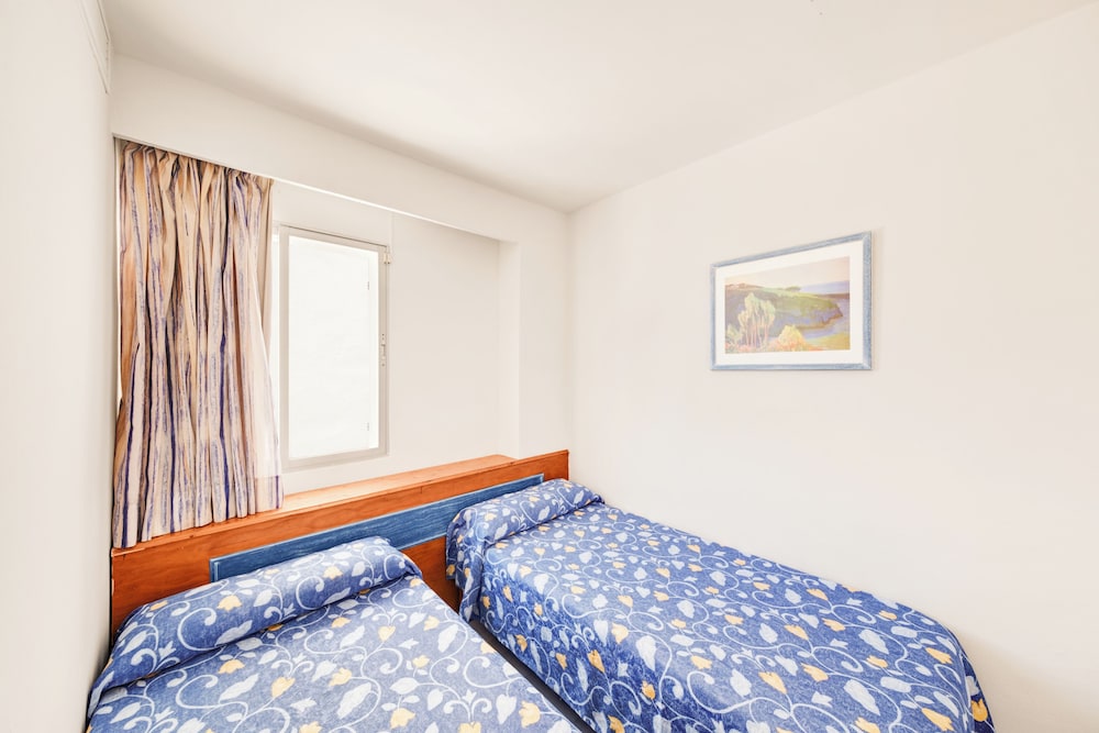 Vista Club Apartamentos — Hotel rooms in Santa Ponca, Balearic Islands