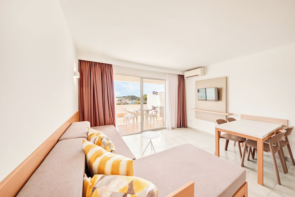 Vista Club Apartamentos — Hotel rooms in Santa Ponca, Balearic Islands