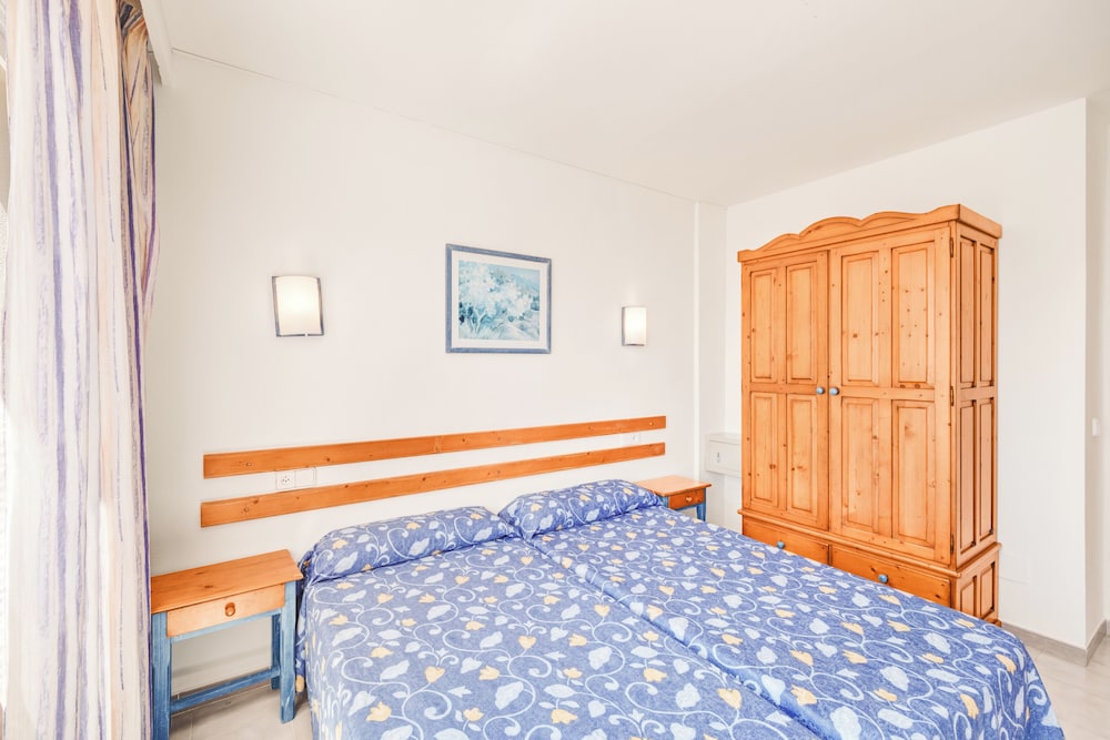Vista Club Apartamentos — Hotel rooms in Santa Ponca, Balearic Islands