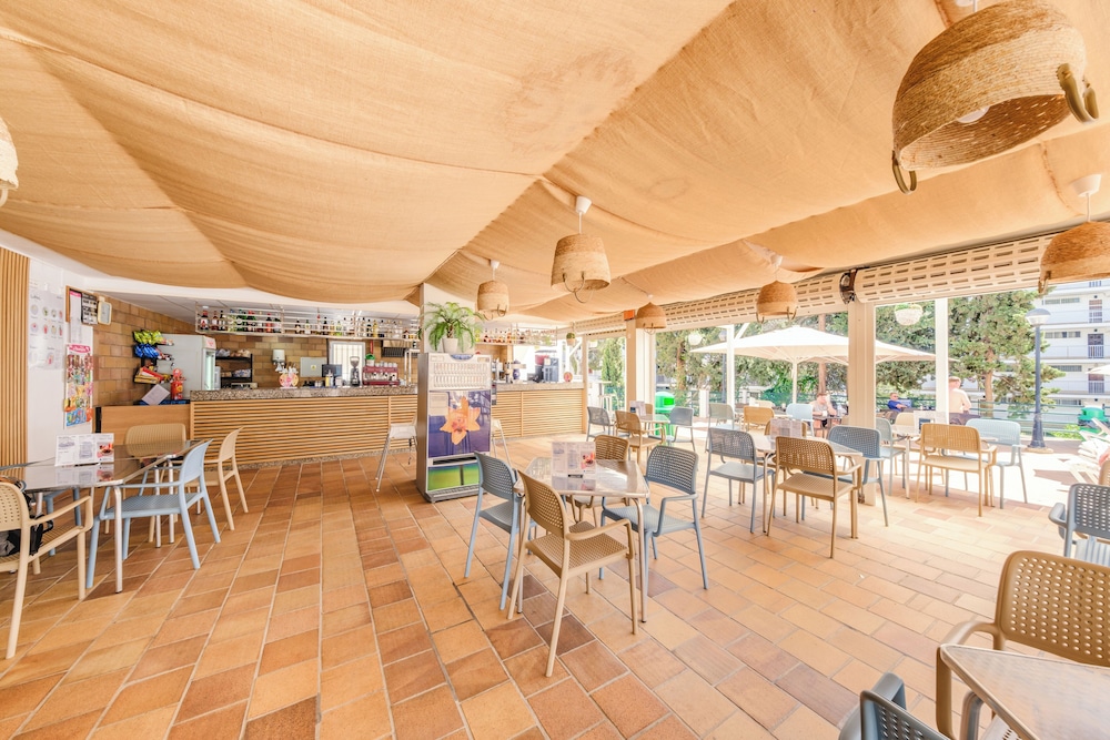Vista Club Apartamentos — Restaurant & bars in Santa Ponca, Balearic Islands