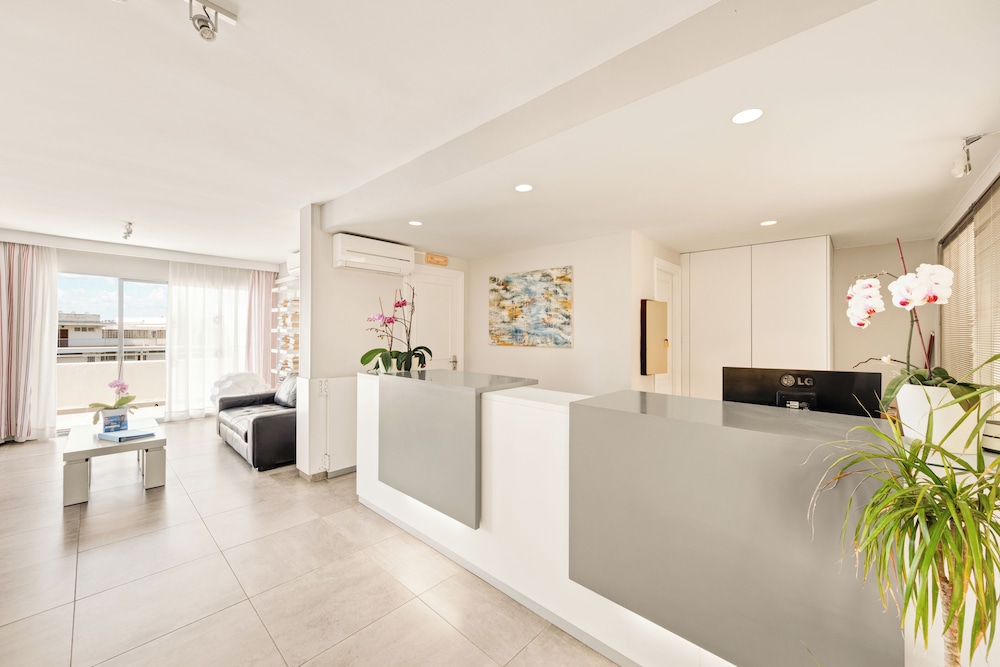 Vista Club Apartamentos — Hotel building in Santa Ponca, Balearic Islands