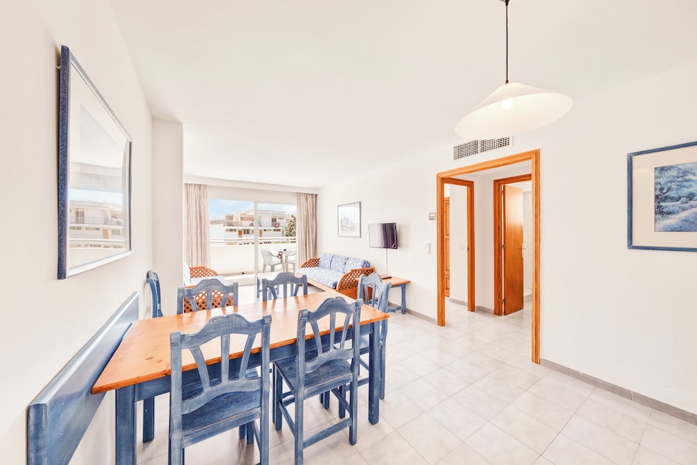 Vista Club Apartamentos — Hotel rooms in Santa Ponca, Balearic Islands