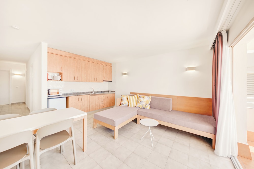 Vista Club Apartamentos — Hotel rooms in Santa Ponca, Balearic Islands