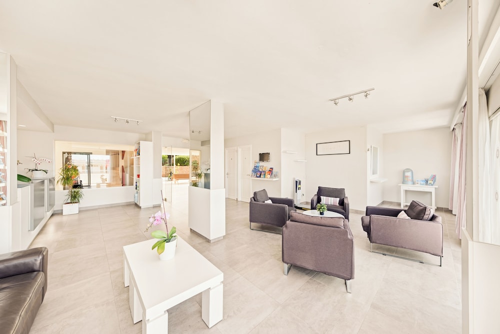 Vista Club Apartamentos — Hotel rooms in Santa Ponca, Balearic Islands