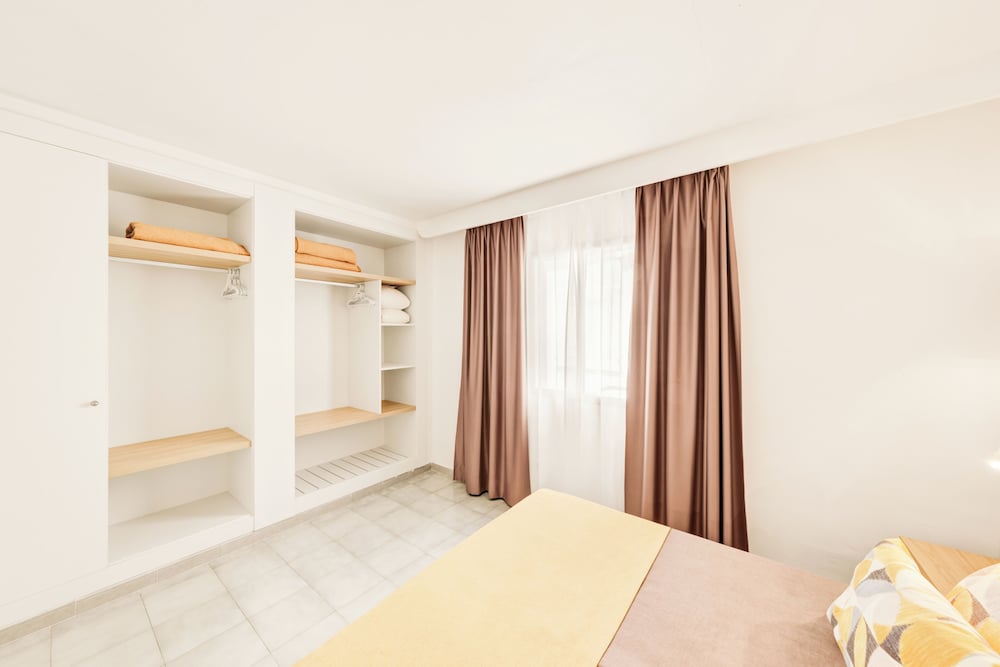 Vista Club Apartamentos — Hotel rooms in Santa Ponca, Balearic Islands
