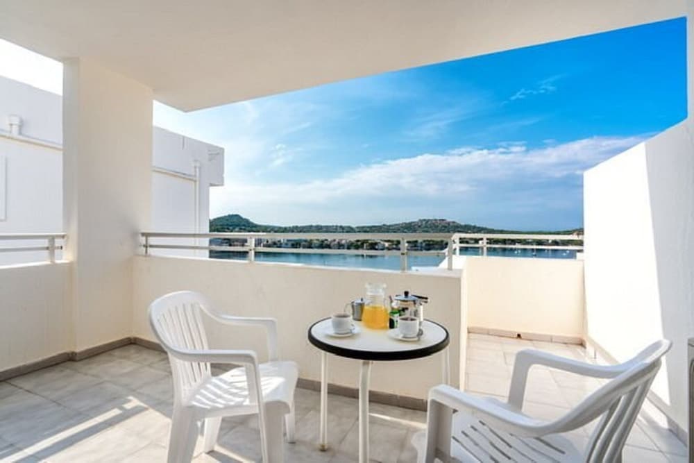 Vista Club Apartamentos — Hotel rooms in Santa Ponca, Balearic Islands