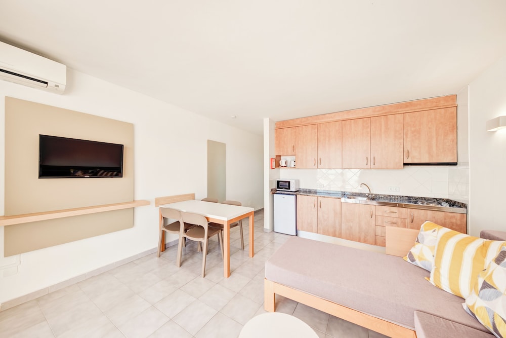 Vista Club Apartamentos — Hotel rooms in Santa Ponca, Balearic Islands
