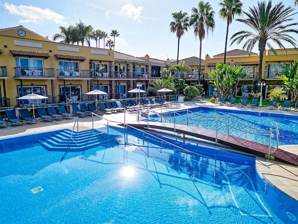 Bull Vital Suites & Spa Boutique Hotel - Only Adults — Swimming pool in Playa del Ingles, Canary Islands
