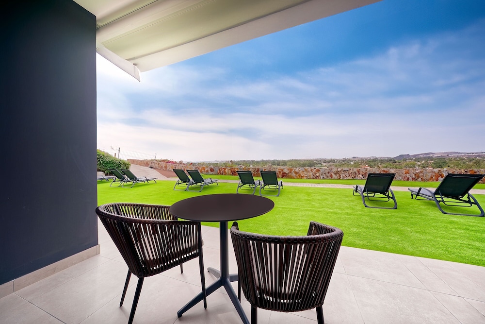 Bull Vital Suites & Spa Boutique Hotel - Only Adults — Hotel building in Playa del Ingles, Canary Islands
