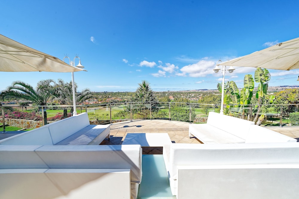 Bull Vital Suites & Spa Boutique Hotel - Only Adults — Swimming pool in Playa del Ingles, Canary Islands