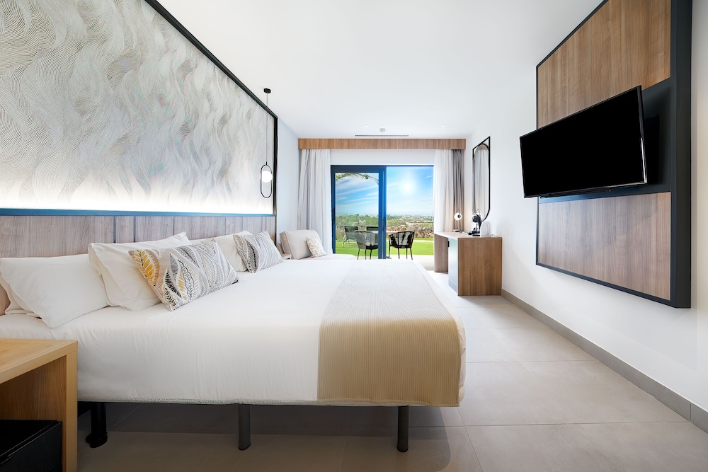 Bull Vital Suites & Spa Boutique Hotel - Only Adults — Hotel rooms in Playa del Ingles, Canary Islands