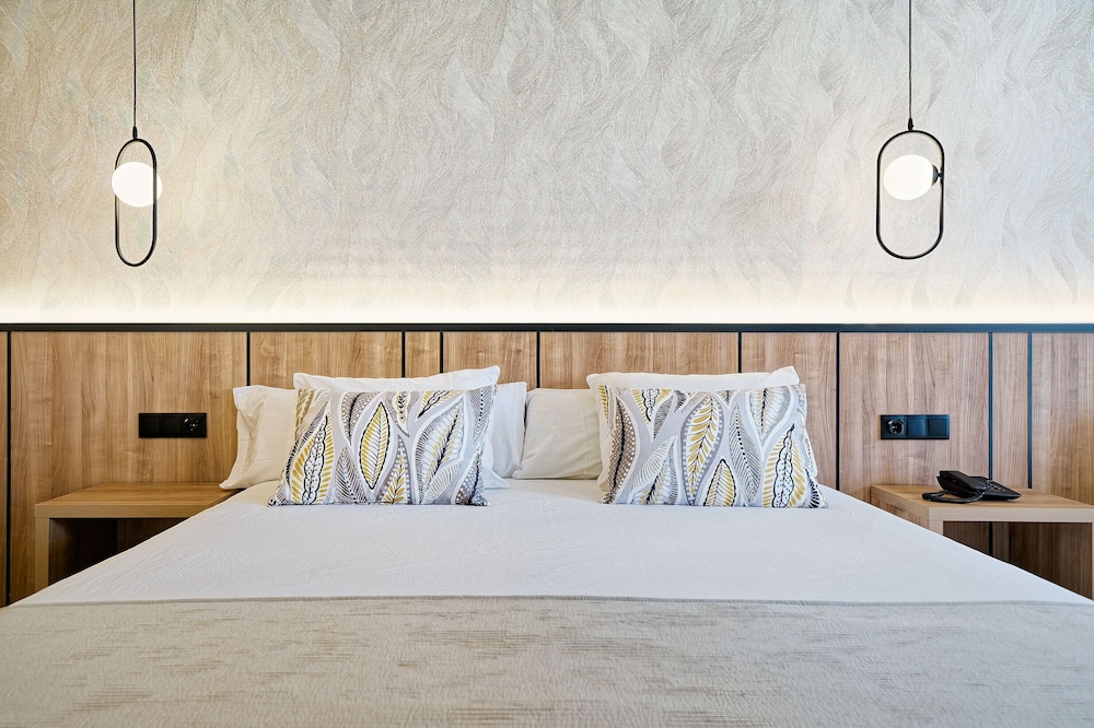 Bull Vital Suites & Spa Boutique Hotel - Only Adults — Hotel rooms in Playa del Ingles, Canary Islands