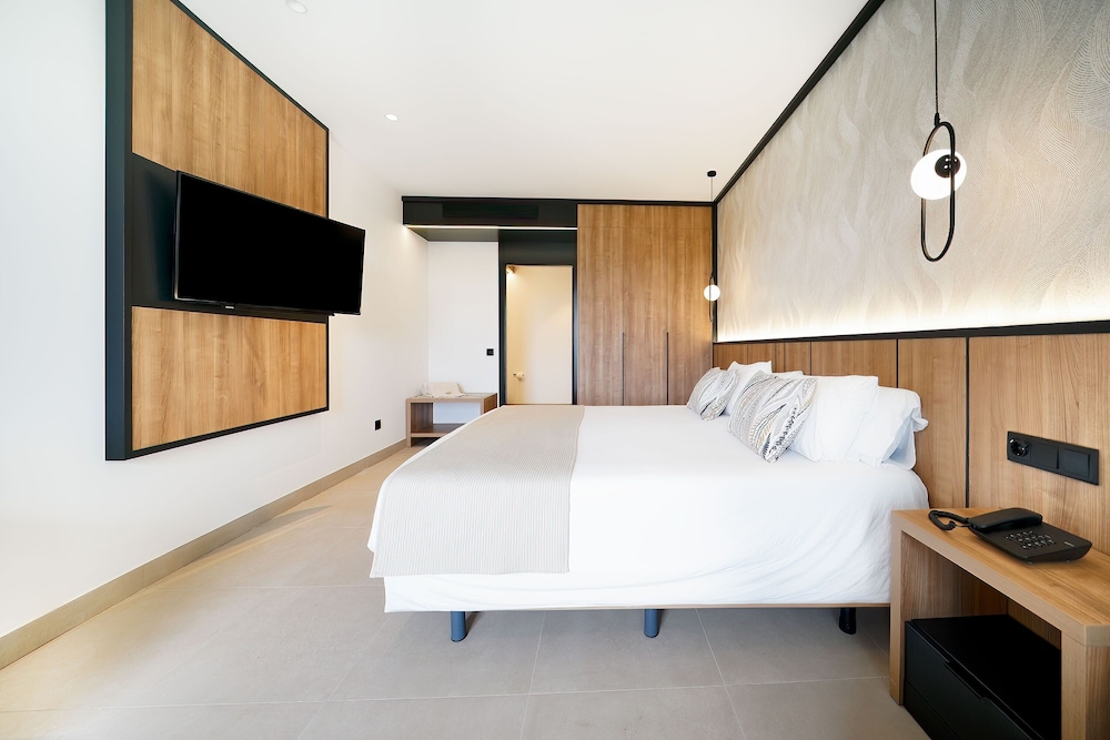 Bull Vital Suites & Spa Boutique Hotel - Only Adults — Hotel rooms in Playa del Ingles, Canary Islands
