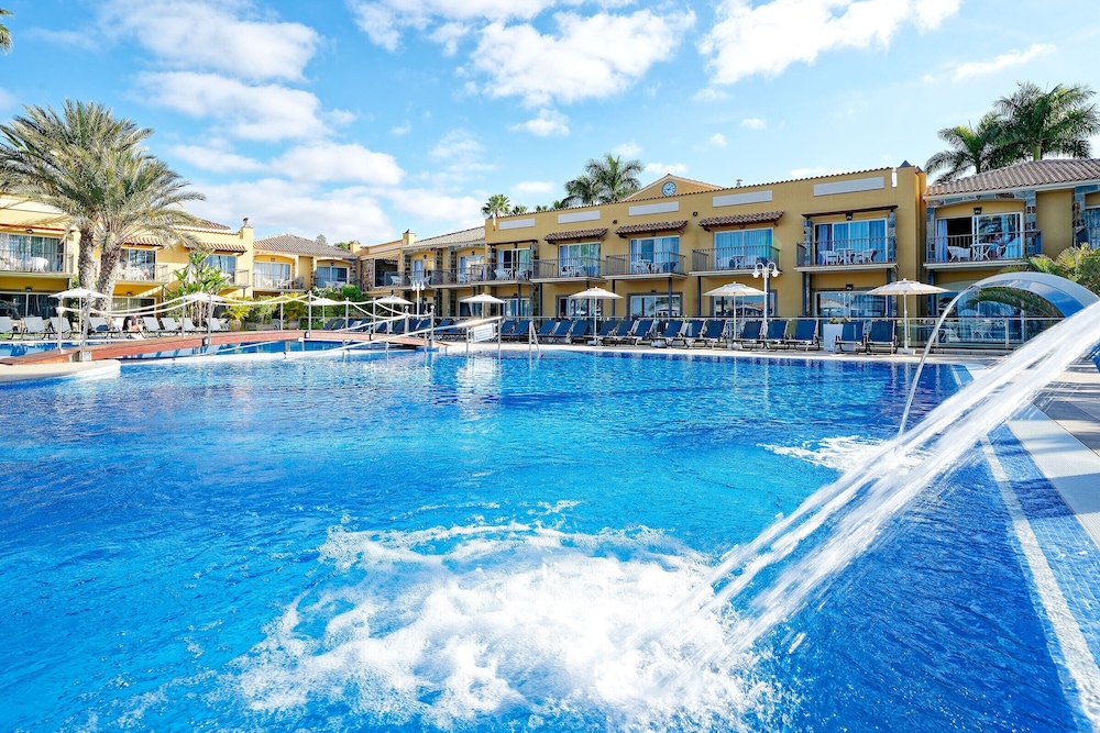 Bull Vital Suites & Spa Boutique Hotel - Only Adults — Swimming pool in Playa del Ingles, Canary Islands