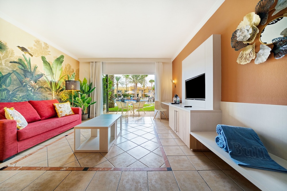 Bull Vital Suites & Spa Boutique Hotel - Only Adults — Hotel rooms in Playa del Ingles, Canary Islands