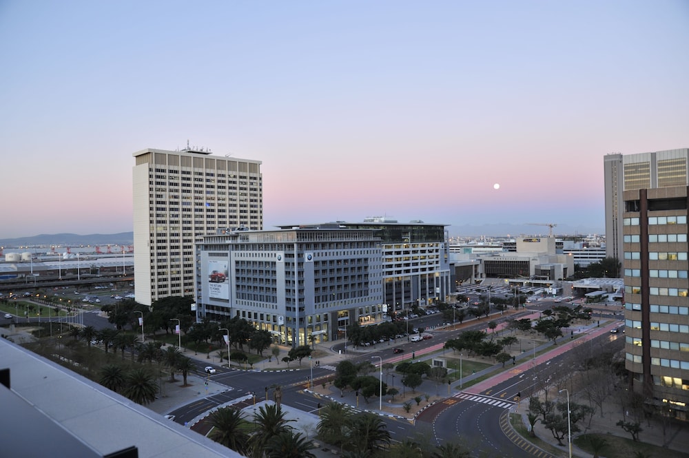 Radisson Hotel Cape Town Foreshore — Hotel building in Cape Town, Western Cape