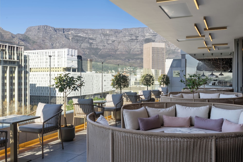 Radisson Hotel Cape Town Foreshore — Restaurant & bars in Cape Town, Western Cape