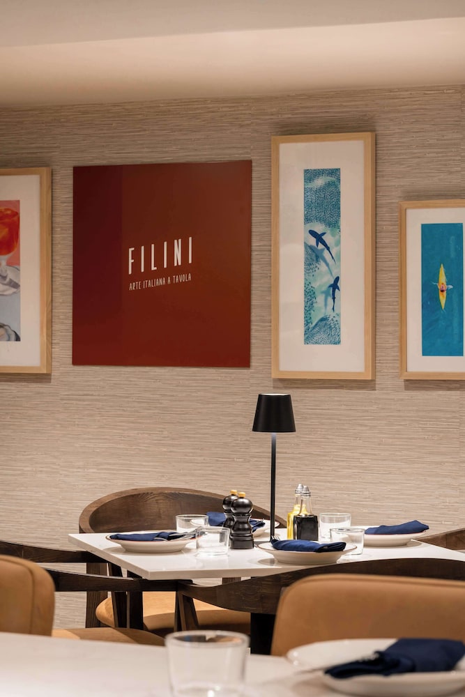 Radisson Hotel Cape Town Foreshore — Restaurant & bars in Cape Town, Western Cape