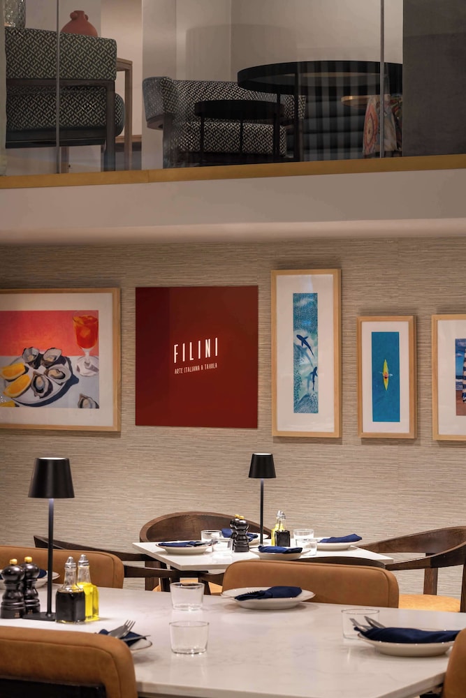 Radisson Hotel Cape Town Foreshore — Restaurant & bars in Cape Town, Western Cape