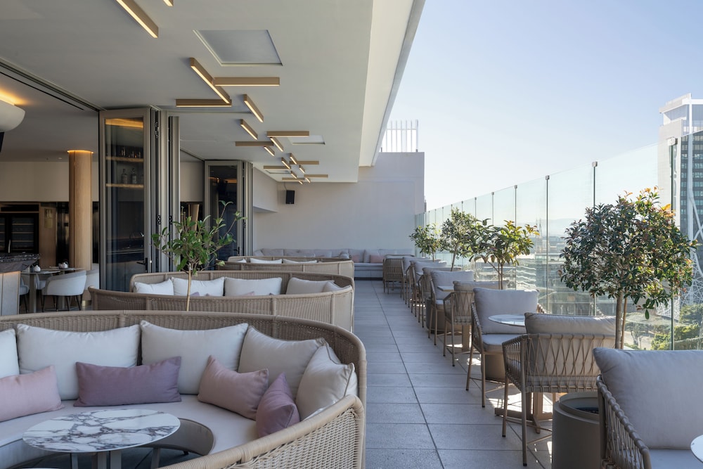 Radisson Hotel Cape Town Foreshore — Restaurant & bars in Cape Town, Western Cape