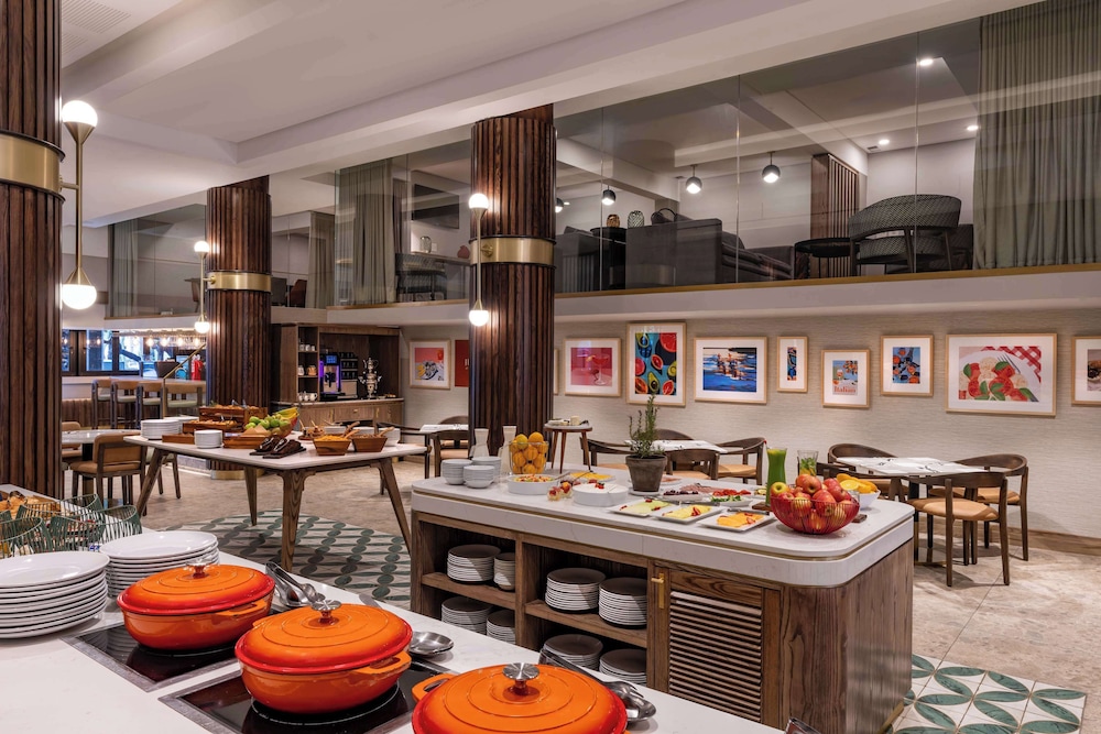 Radisson Hotel Cape Town Foreshore — Restaurant & bars in Cape Town, Western Cape