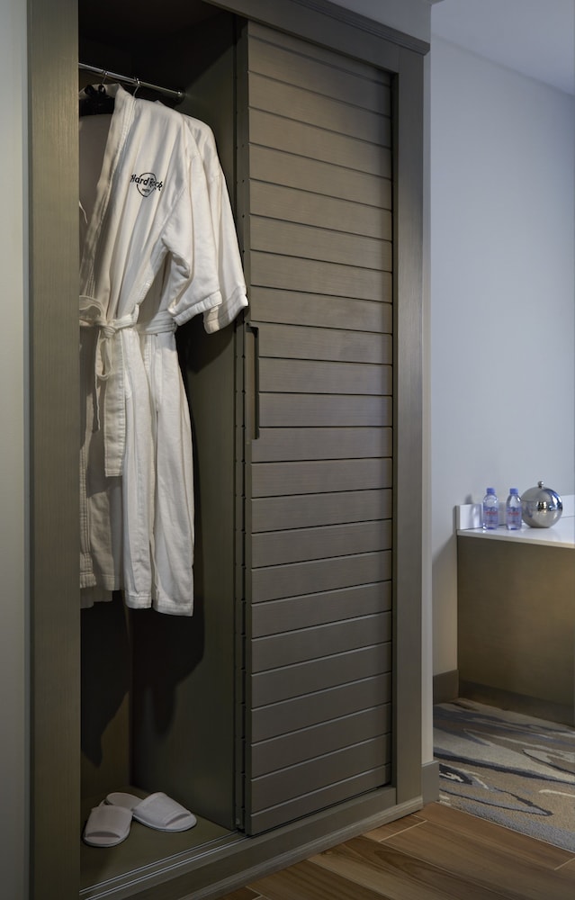 Hard Rock Hotel Daytona Beach — Hotel rooms in Daytona Beach, Florida