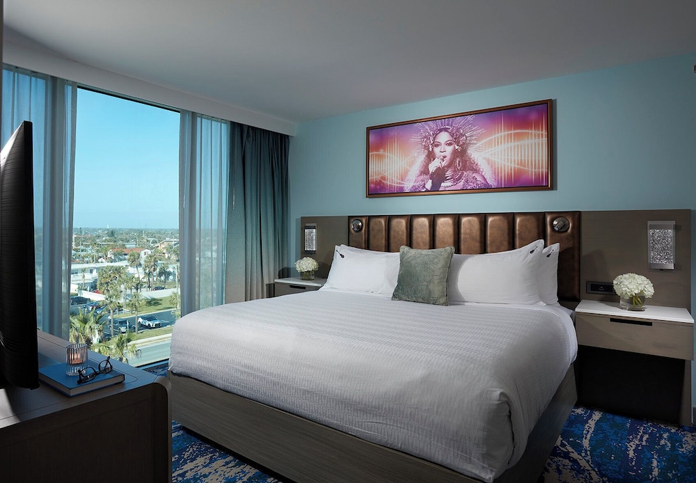 Hard Rock Hotel Daytona Beach — Hotel rooms in Daytona Beach, Florida