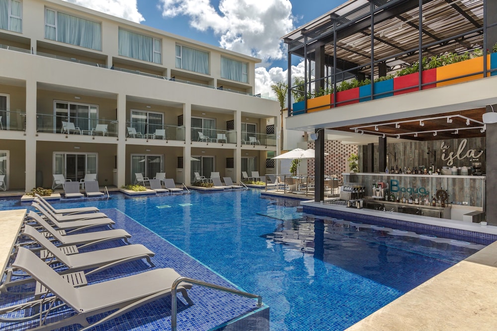 Catalonia Royal La Romana - All Inclusive - Adults Only — Swimming pool in Bayahibe, La Altagracia