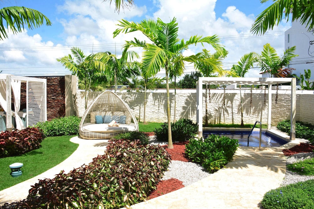 Catalonia Royal La Romana - All Inclusive - Adults Only — Swimming pool in Bayahibe, La Altagracia