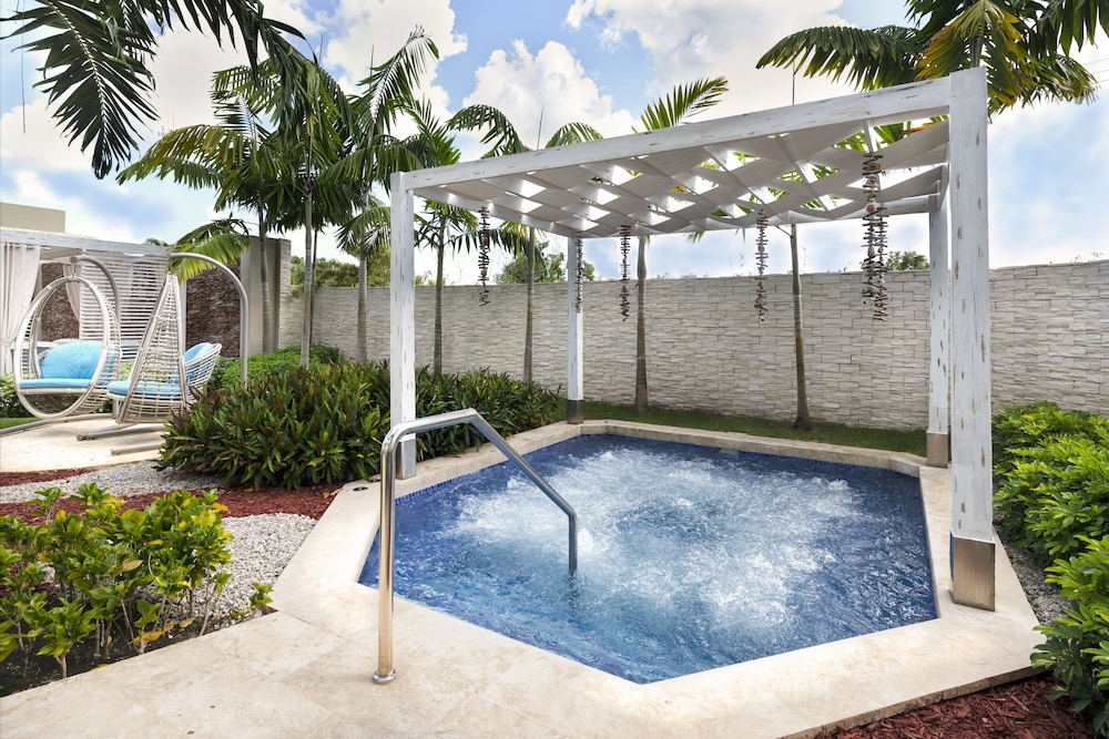 Catalonia Royal La Romana - All Inclusive - Adults Only — Swimming pool in Bayahibe, La Altagracia