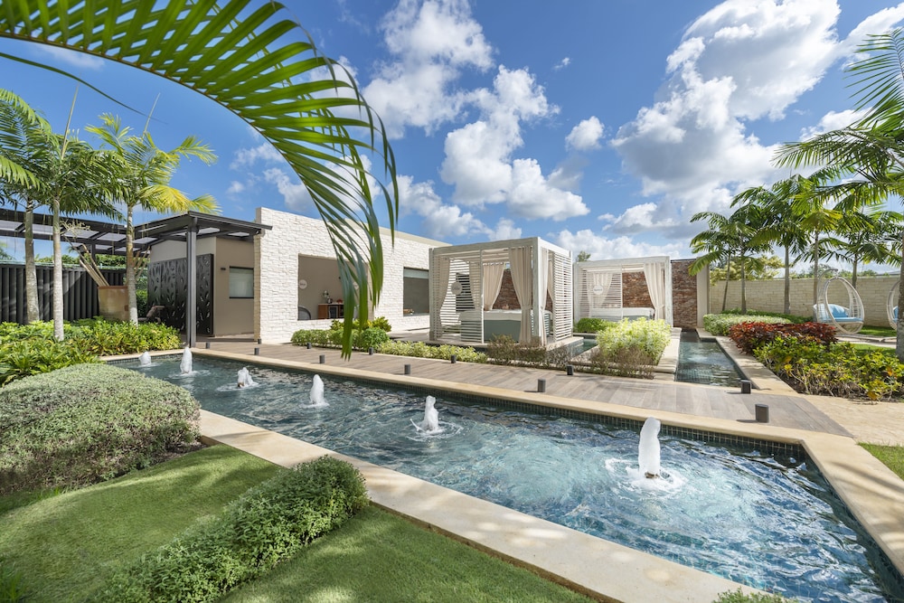 Catalonia Royal La Romana - All Inclusive - Adults Only — Swimming pool in Bayahibe, La Altagracia