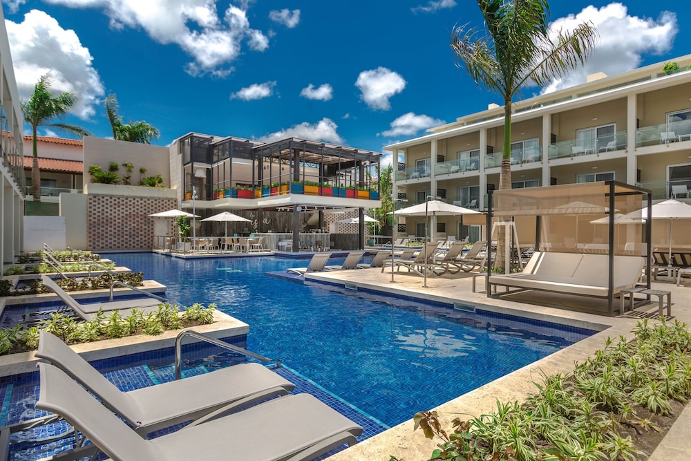 Catalonia Royal La Romana - All Inclusive - Adults Only — Swimming pool in Bayahibe, La Altagracia