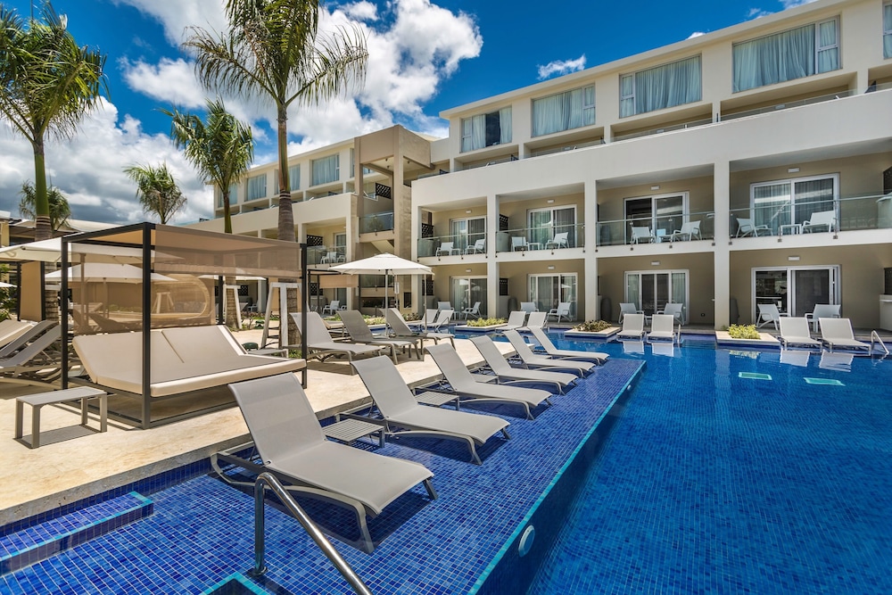 Catalonia Royal La Romana - All Inclusive - Adults Only — Swimming pool in Bayahibe, La Altagracia